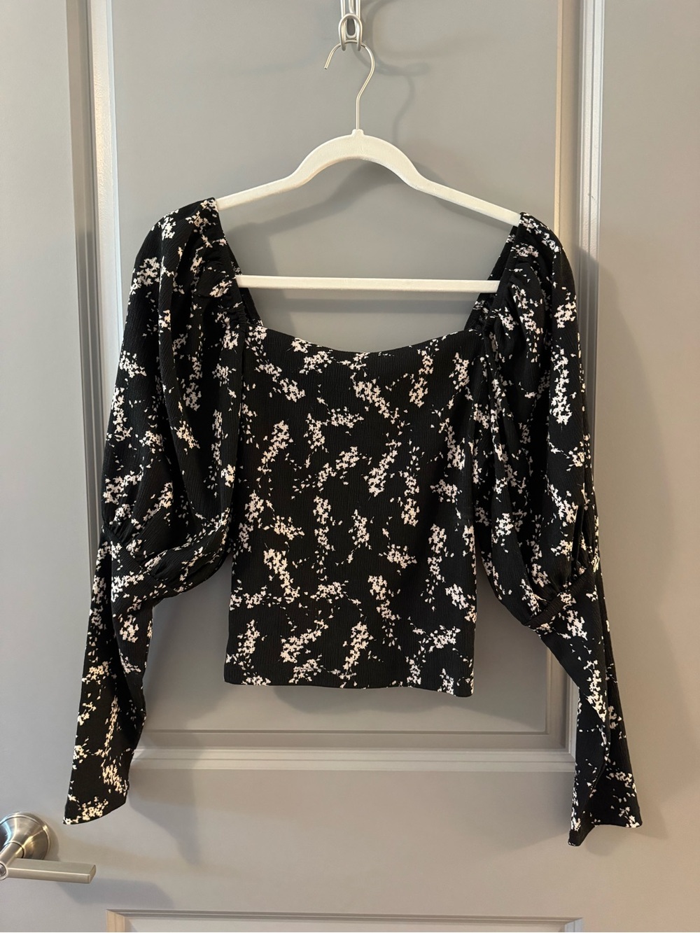 Anthropologie Black & White Floral Sweet Heart Neck Puff Sleeve Blouse